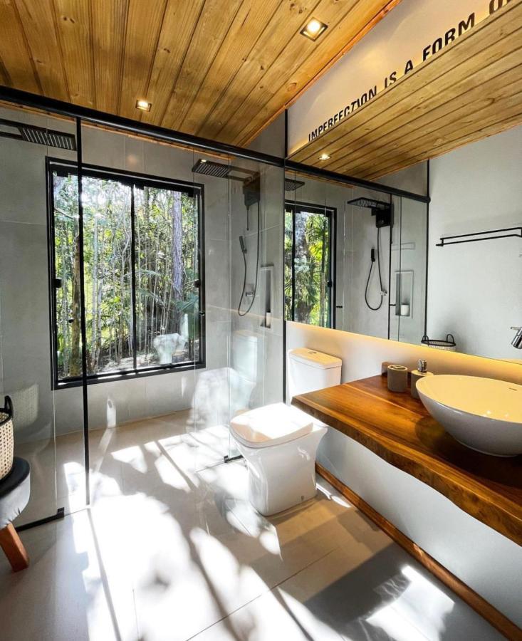 Cabana Equipada Em Meio A Natureza Em 포메로데 외부 사진
