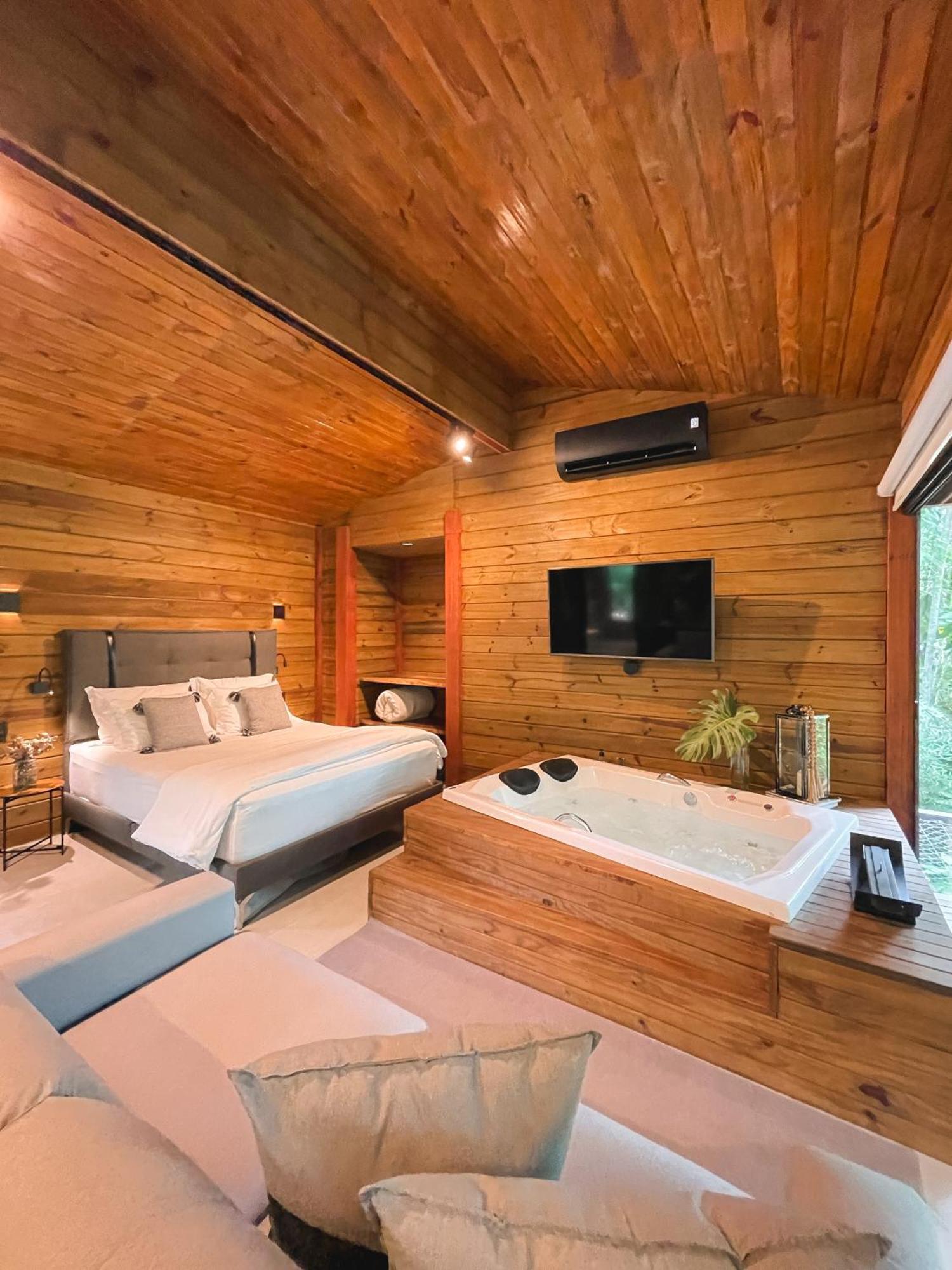 Cabana Equipada Em Meio A Natureza Em 포메로데 외부 사진