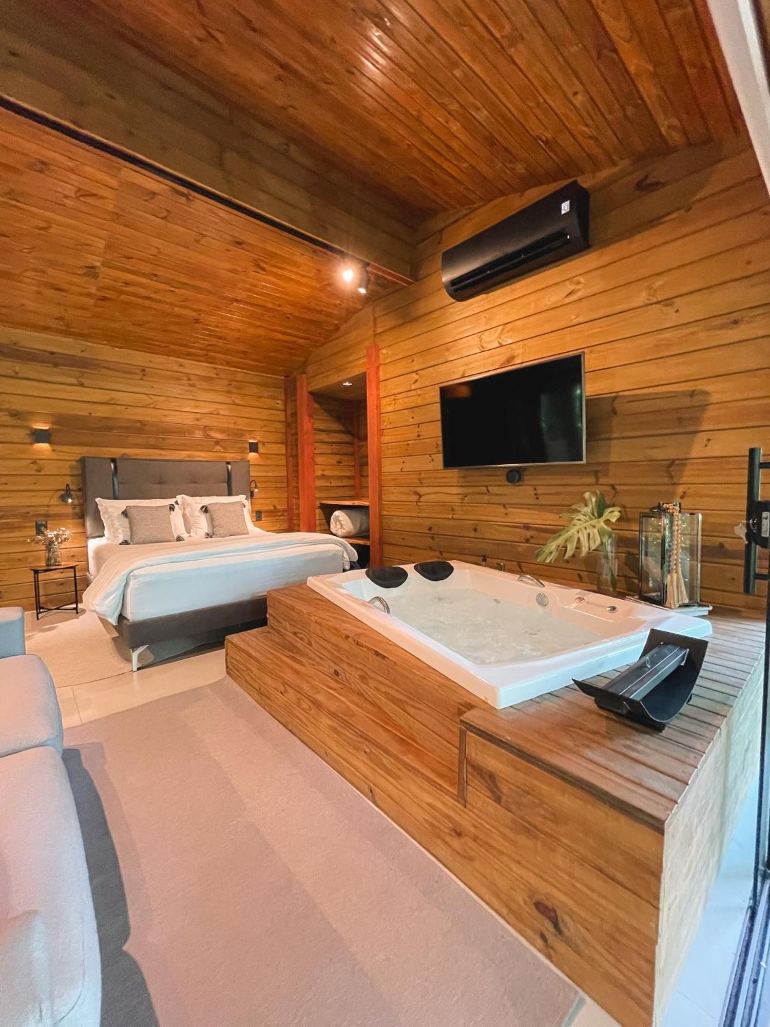 Cabana Equipada Em Meio A Natureza Em 포메로데 외부 사진